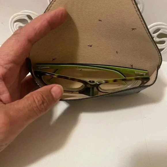 Kate Spade great color, high quality eyeglass Comes with case - Picture 5 of 13